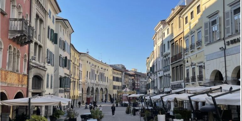 Locale Commerciale Prestigioso nel Centro Storico