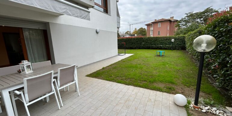 Feletto bicamere con grande giardino