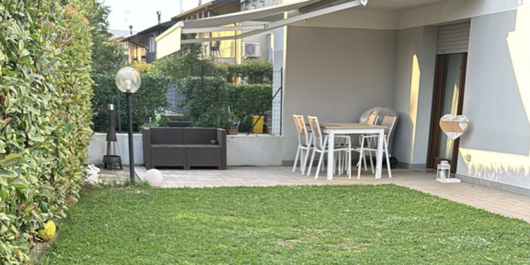 Feletto bicamere con grande giardino